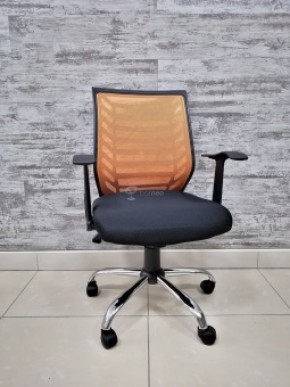 Кресло Barneo K-138 для персонала (черная ткань оранжевая сетка) в Лабытнанги - labytnangi.ok-mebel.com | фото